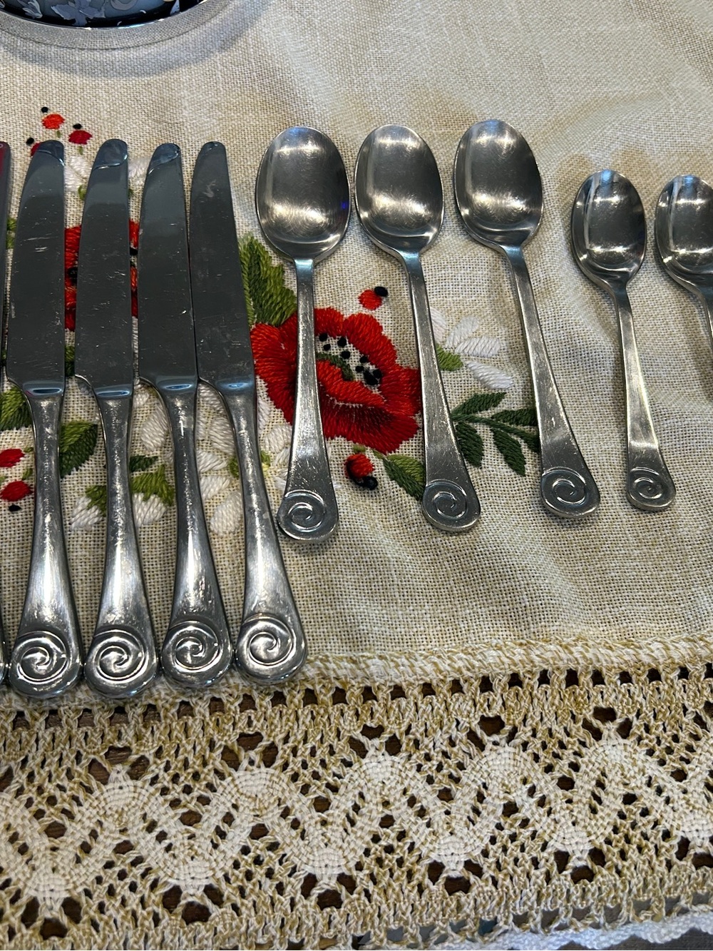 Source Unknown Silver Swirl Handle Flatware Set